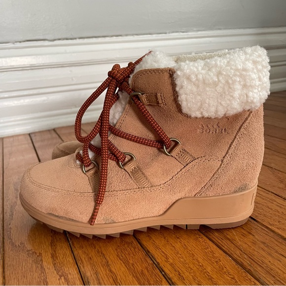 Sorel Tan Ankle Boots with White Faux Fur Lining Size 8 - Picture 4 of 11